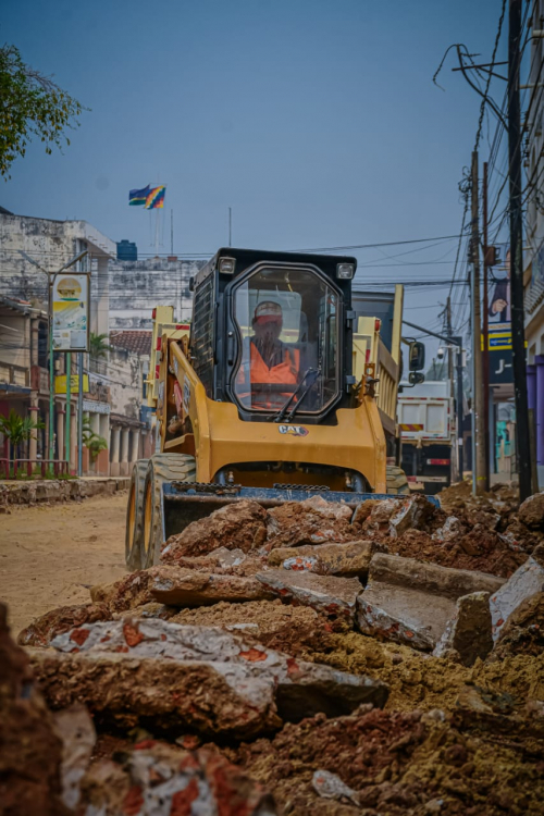 Aceleran e intensifican los trabajos de modernización y renovación de la avenida 6 de agosto